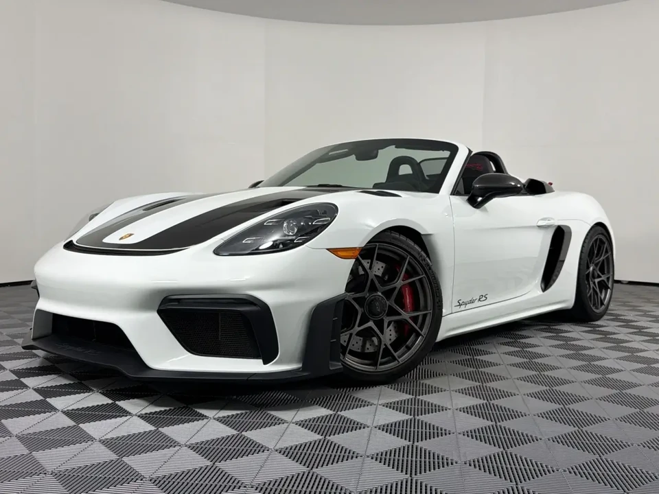 2025 Porsche - Image 8 of 31