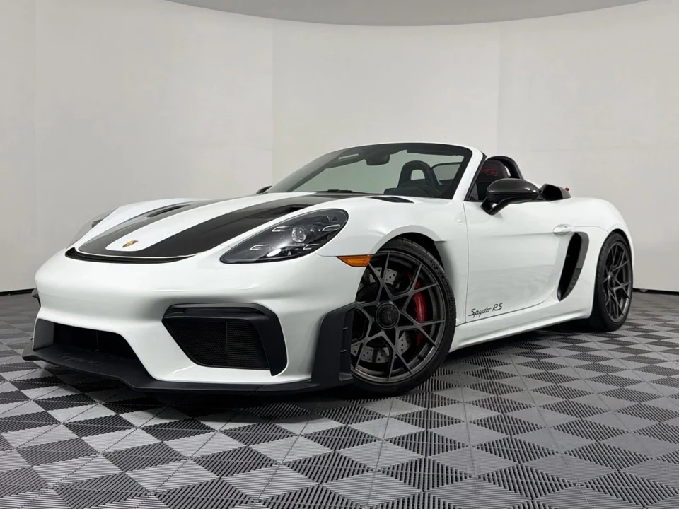 2025 Porsche - Image 4 of 31