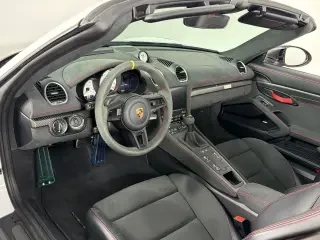 2025 Porsche - Image 29 of 31