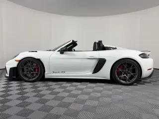 2025 Porsche - Image 13 of 31