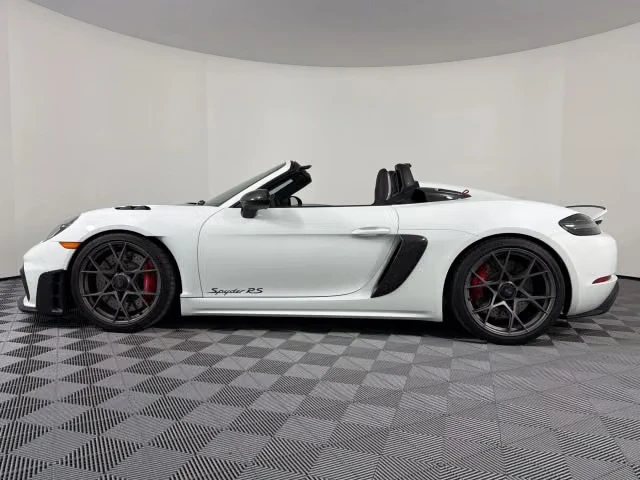 2025 Porsche - Image 10 of 31