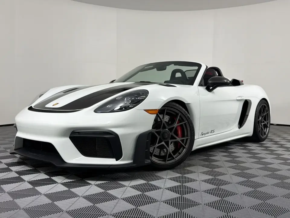 2025 Porsche - Image 7 of 31