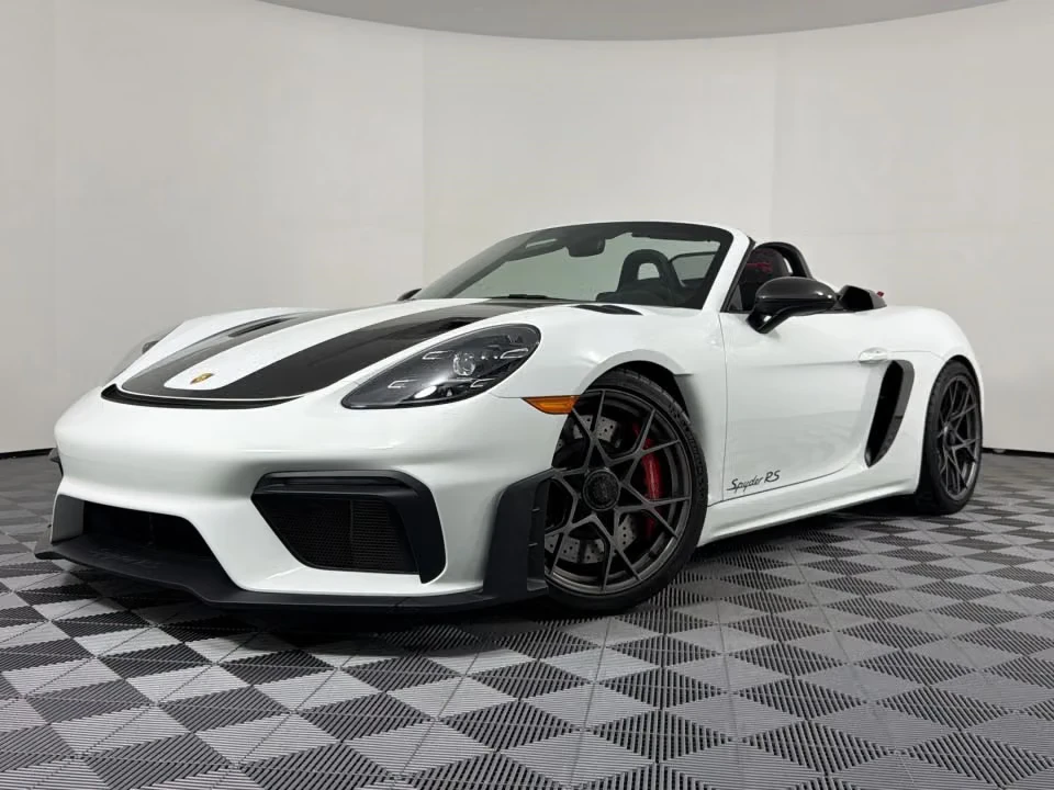 2025 Porsche - Image 3 of 31