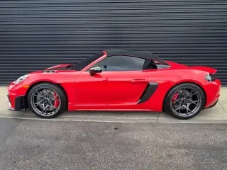 2025 Porsche - Image 13 of 31