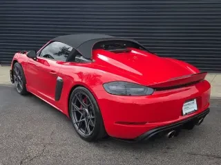 2025 Porsche - Image 21 of 31