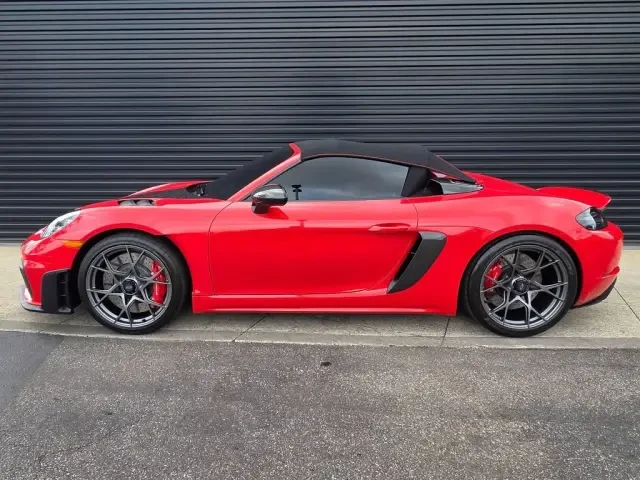 2025 Porsche - Image 14 of 31