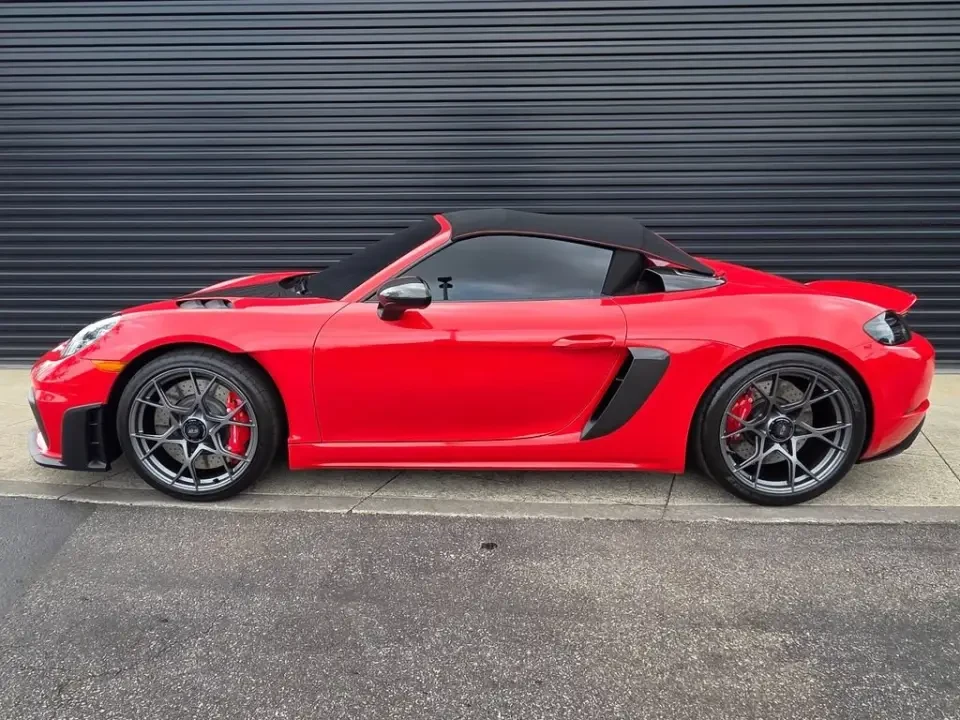 2025 Porsche - Image 15 of 31