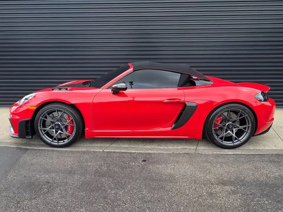 2025 Porsche - Image 11 of 31