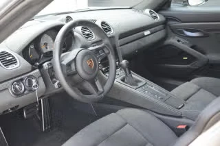 2025 Porsche - Image 17 of 31