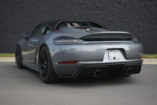 2025 Porsche - Image 30 of 31