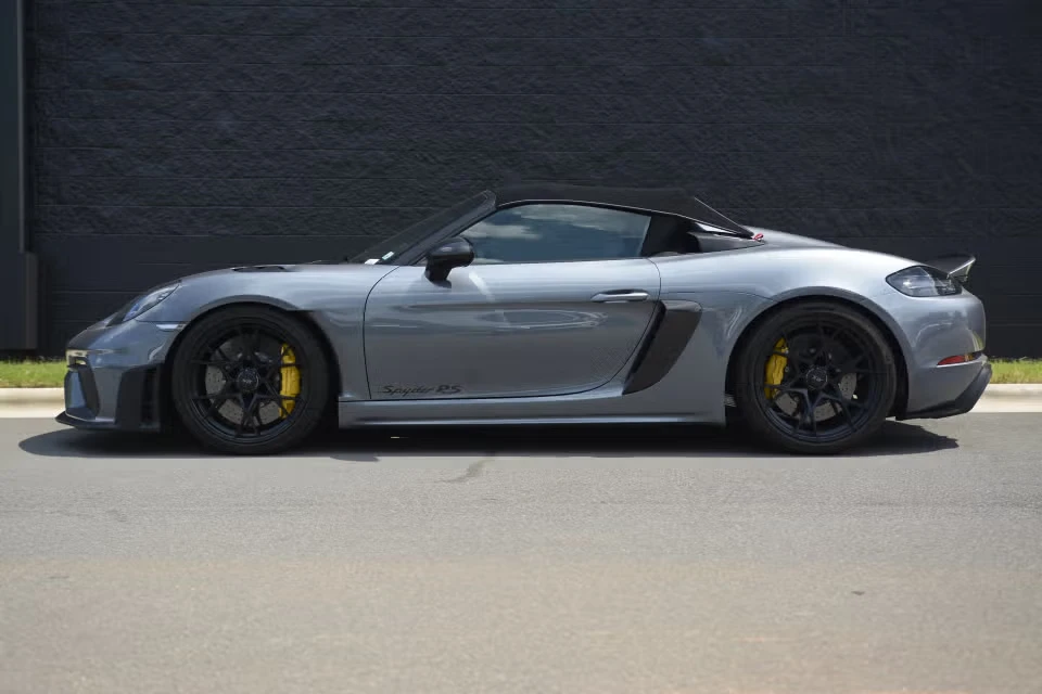 2025 Porsche - Image 11 of 31