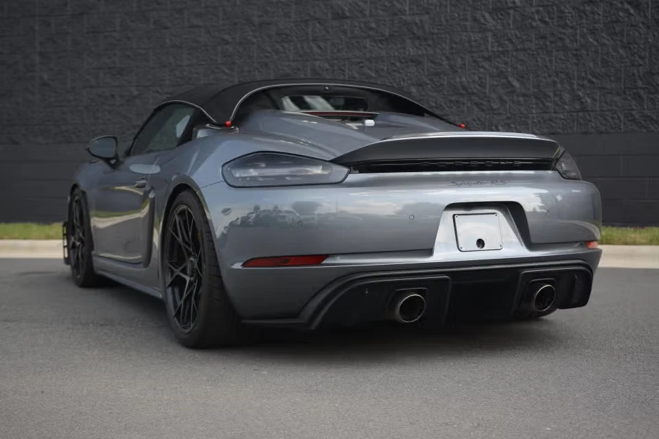 2025 Porsche - Image 27 of 31