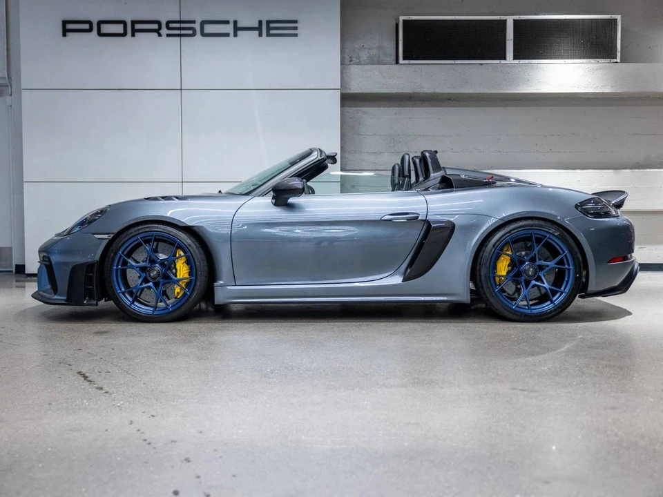 2025 Porsche - Image 2 of 5
