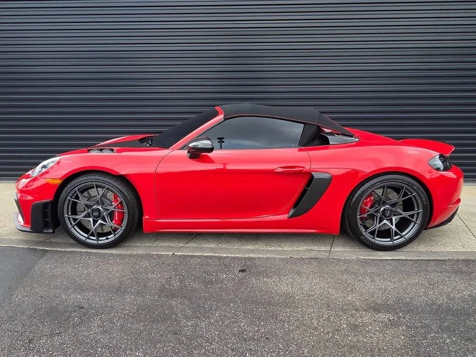2025 Porsche - Image 2 of 5