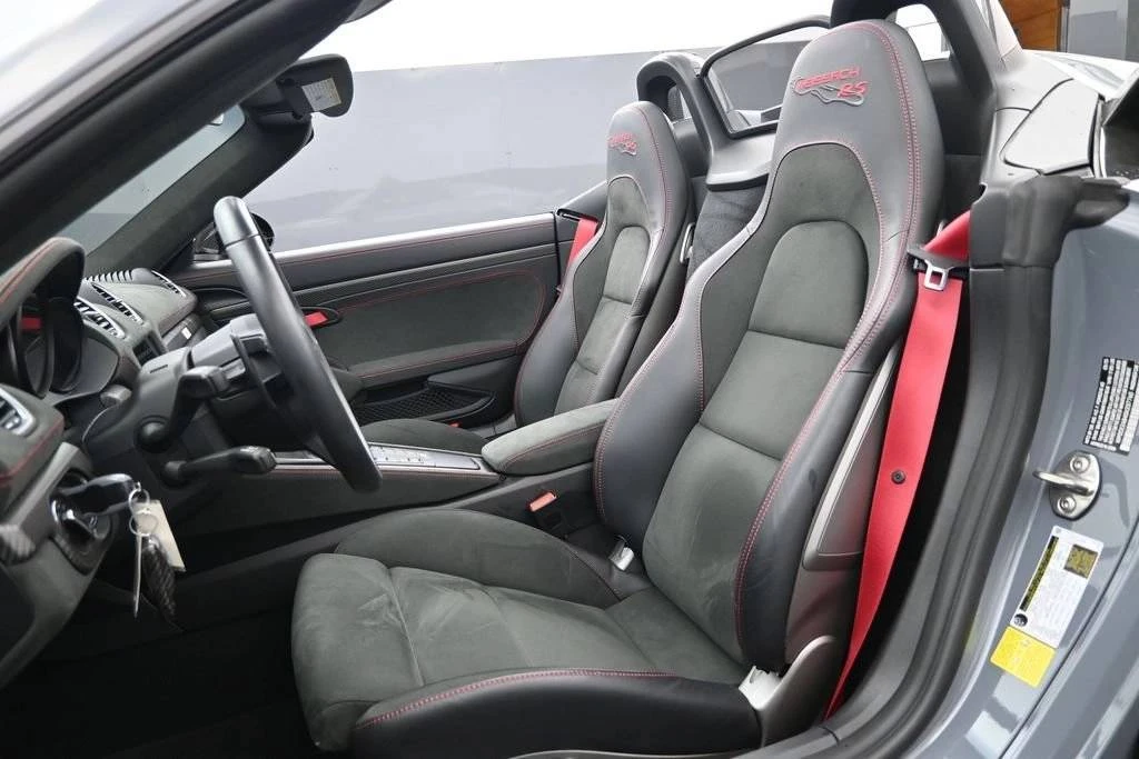 2025 Porsche - Image 5 of 5