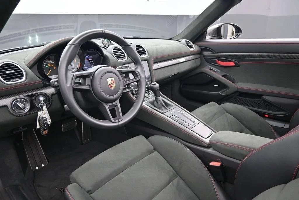 2025 Porsche - Image 4 of 5