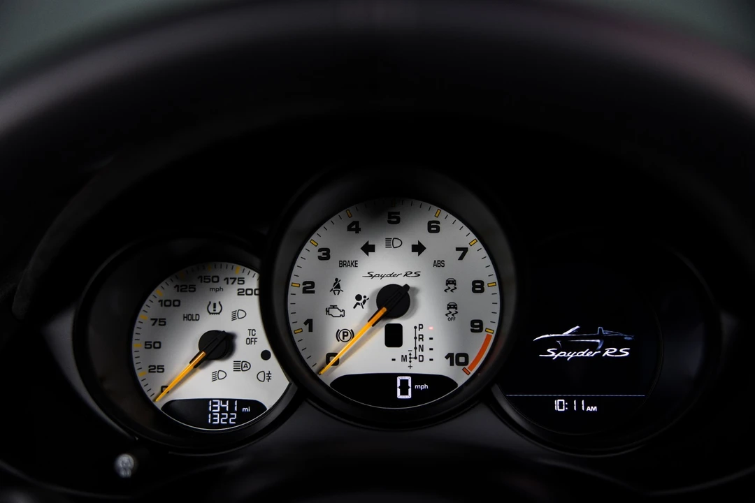 2025 Porsche - Image 24 of 31