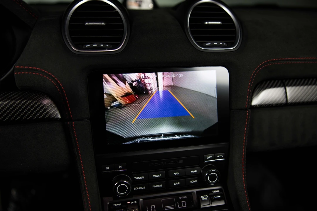 2025 Porsche - Image 28 of 31