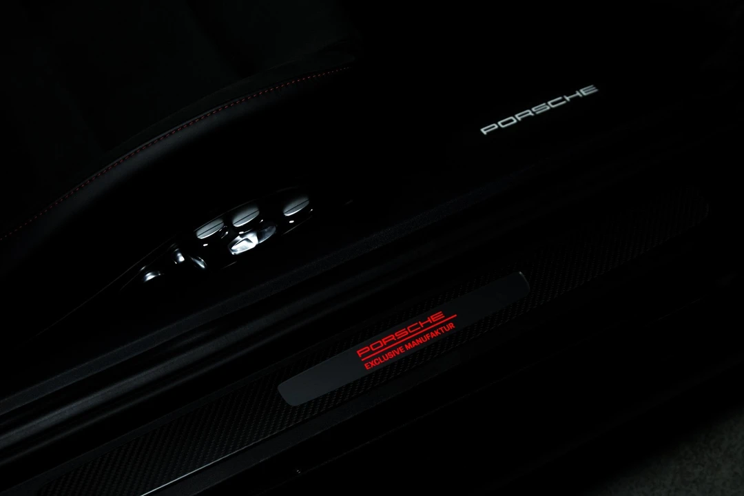 2025 Porsche - Image 12 of 31