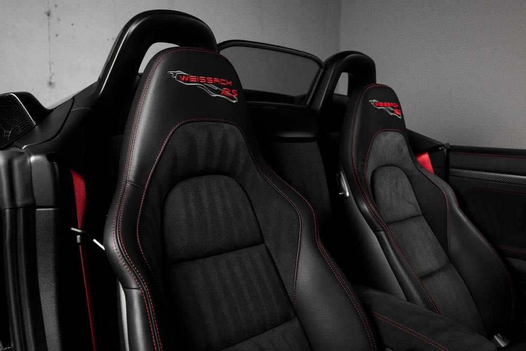 2025 Porsche - Image 18 of 31