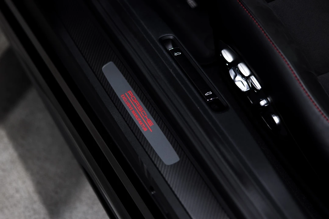 2025 Porsche - Image 16 of 31