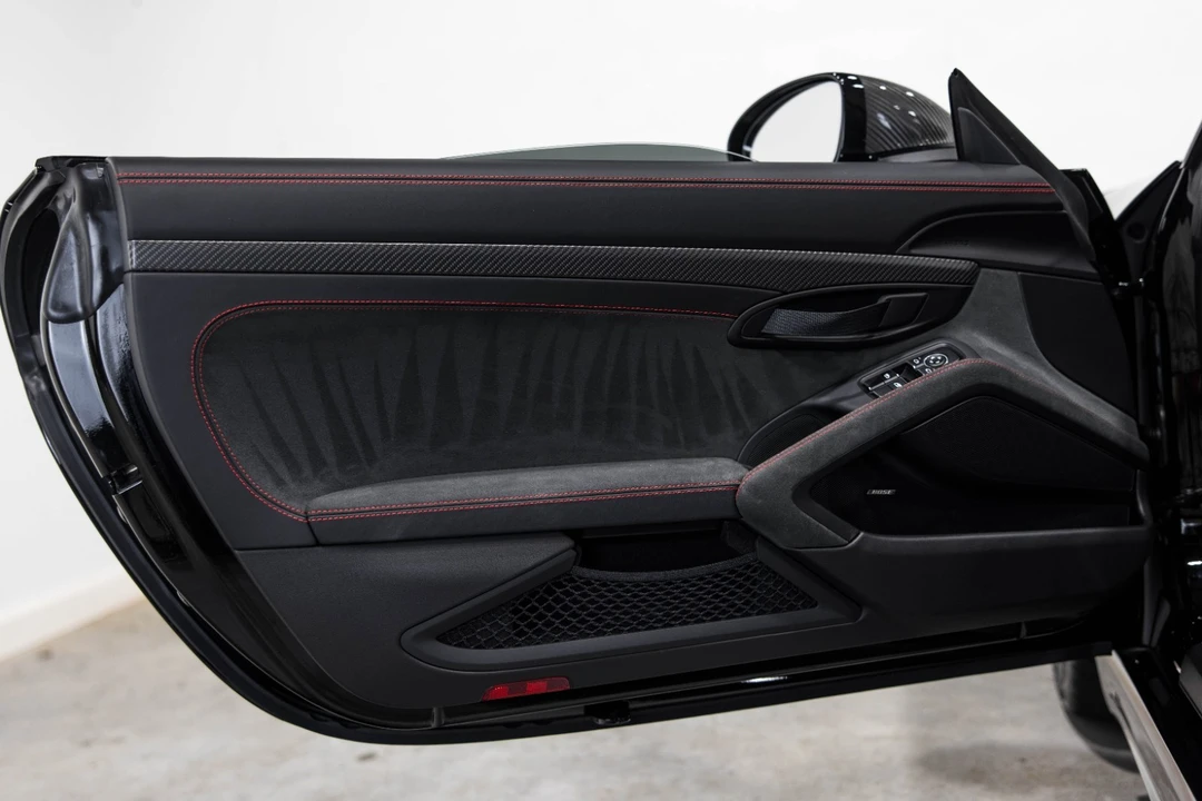 2025 Porsche - Image 10 of 31