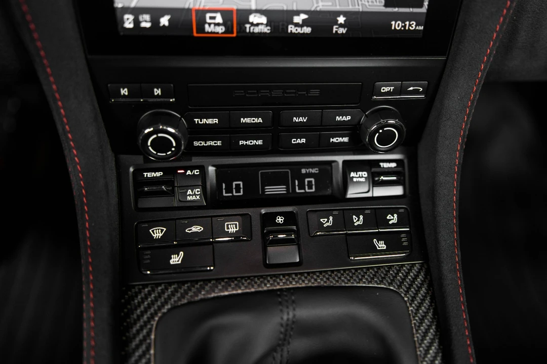 2025 Porsche - Image 29 of 31