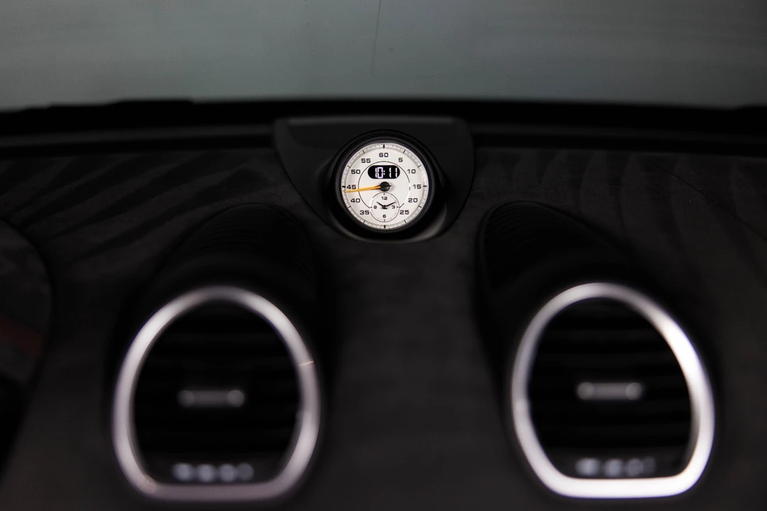 2025 Porsche - Image 25 of 31