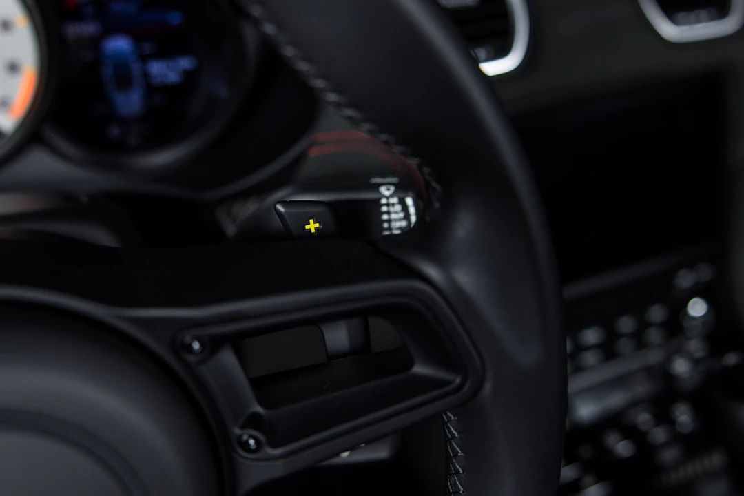 2025 Porsche - Image 22 of 31