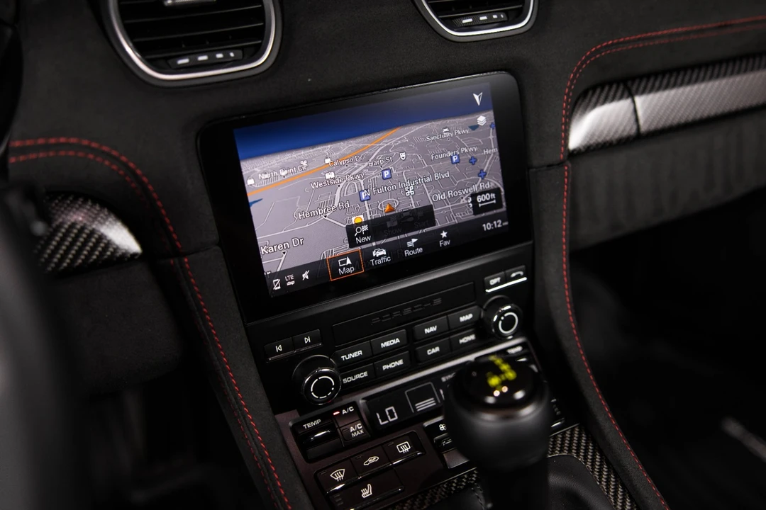 2025 Porsche - Image 27 of 31
