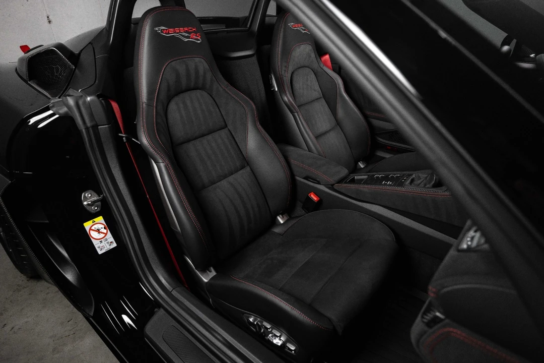 2025 Porsche - Image 17 of 31