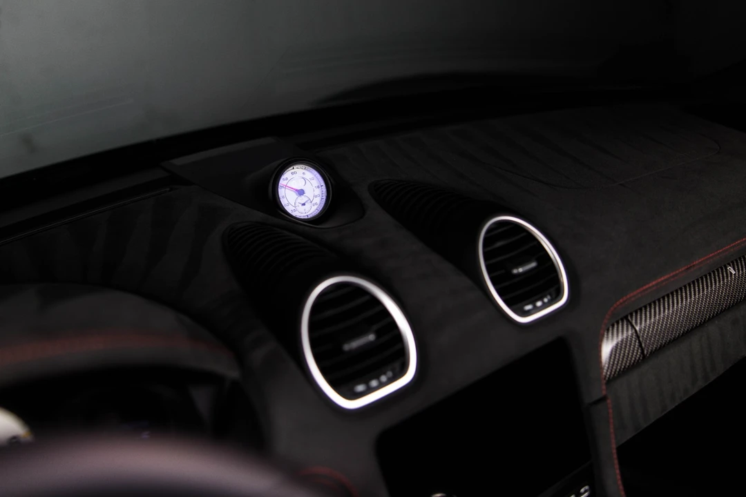 2025 Porsche - Image 26 of 31