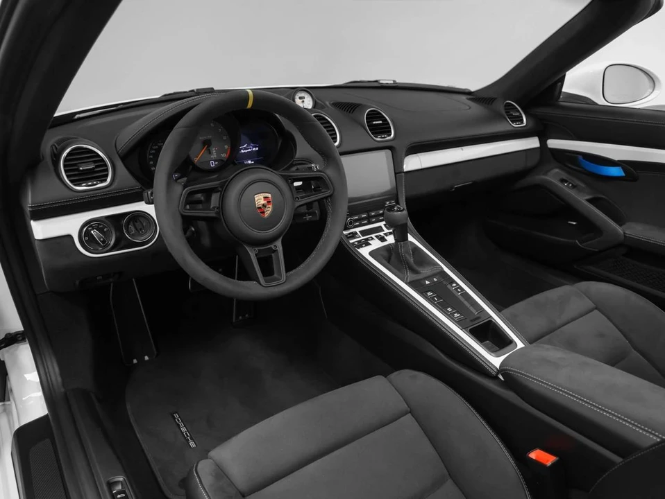 2025 Porsche - Image 4 of 5