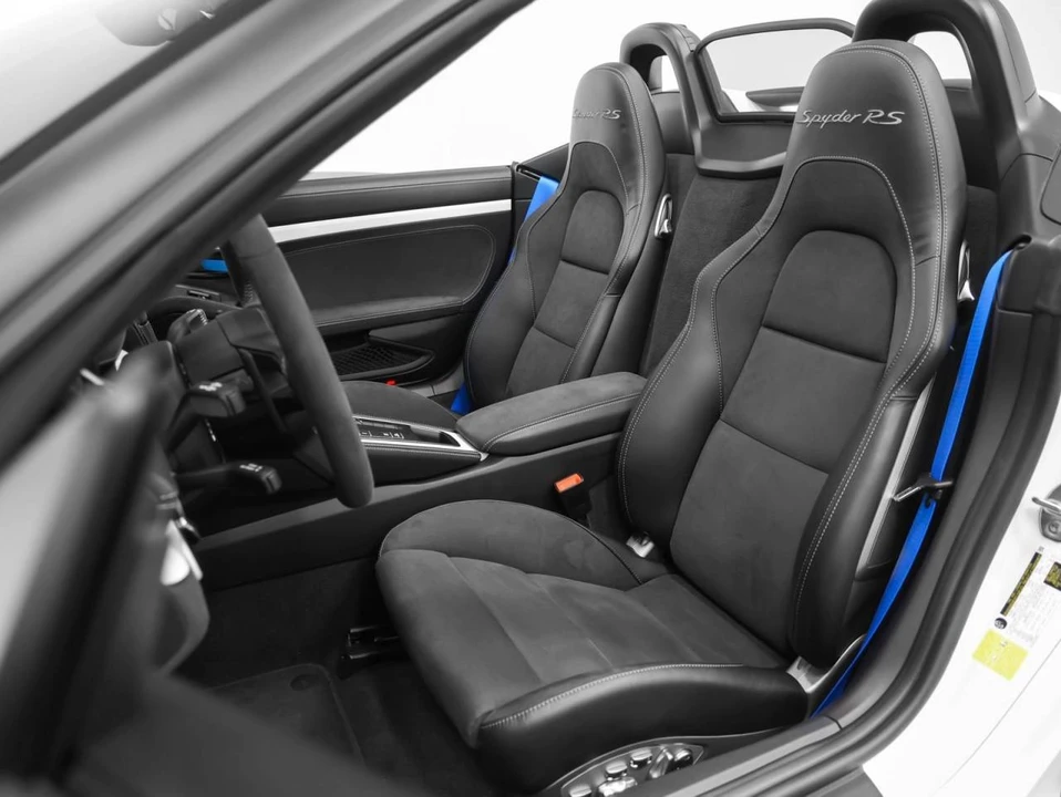 2025 Porsche - Image 5 of 5