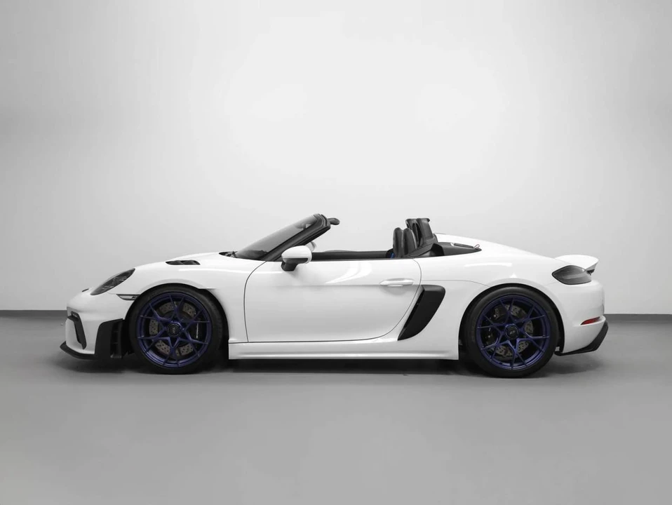 2025 Porsche - Image 2 of 5