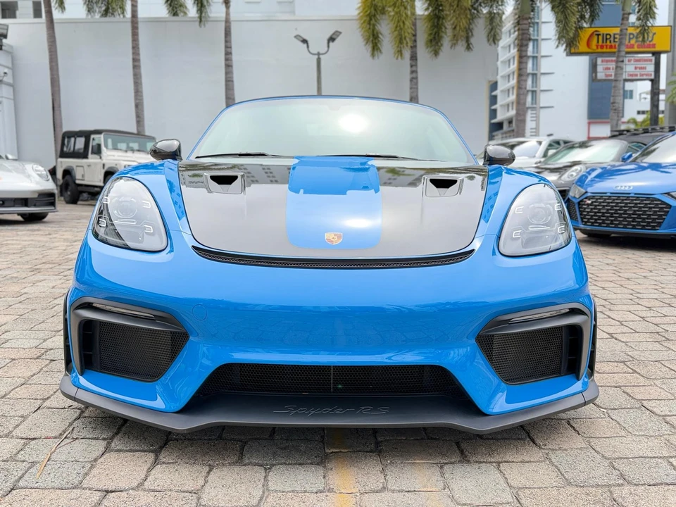 2025 Porsche - Image 7 of 31