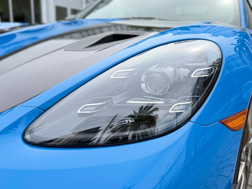 2025 Porsche - Image 5 of 31