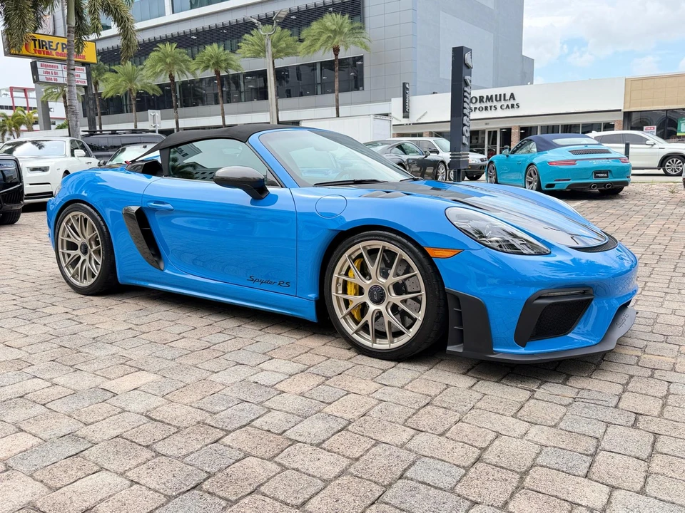 2025 Porsche - Image 9 of 31