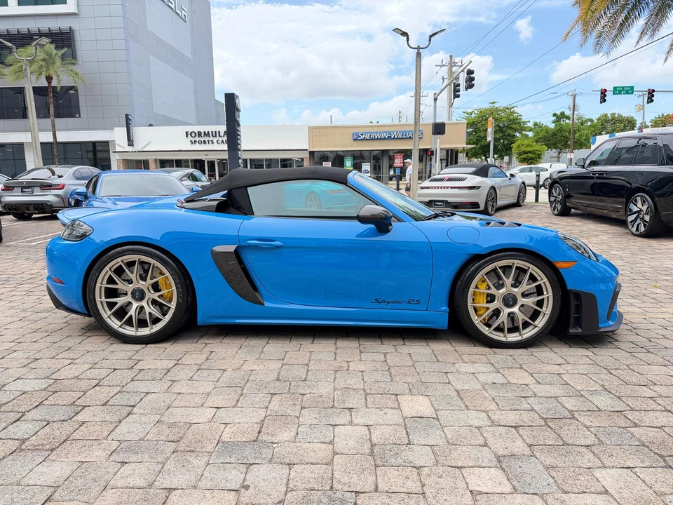 2025 Porsche - Image 10 of 31