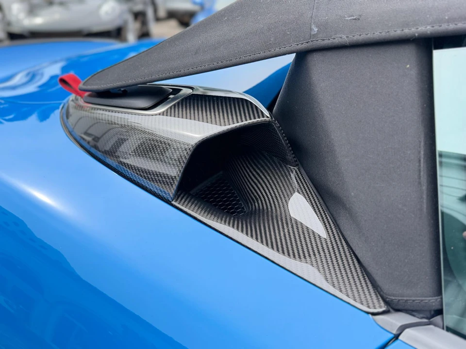 2025 Porsche - Image 14 of 31