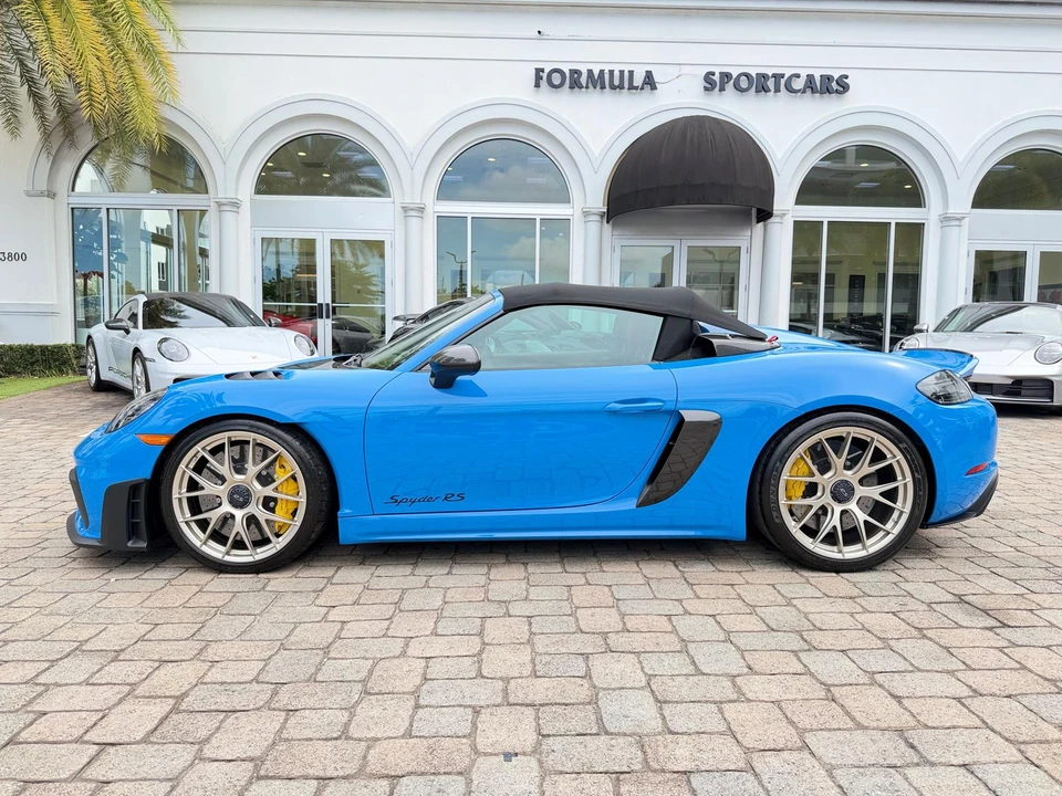 2025 Porsche - Image 27 of 31
