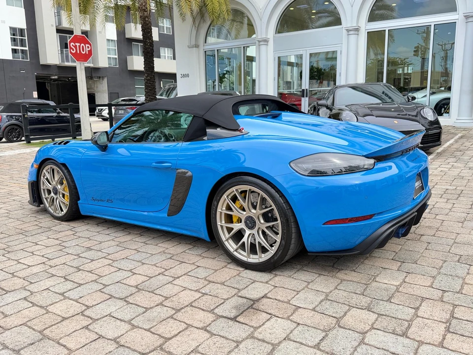 2025 Porsche - Image 26 of 31