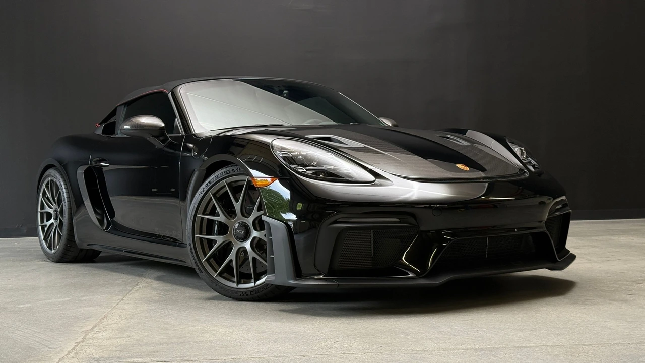 2025 Porsche - Image 16 of 16