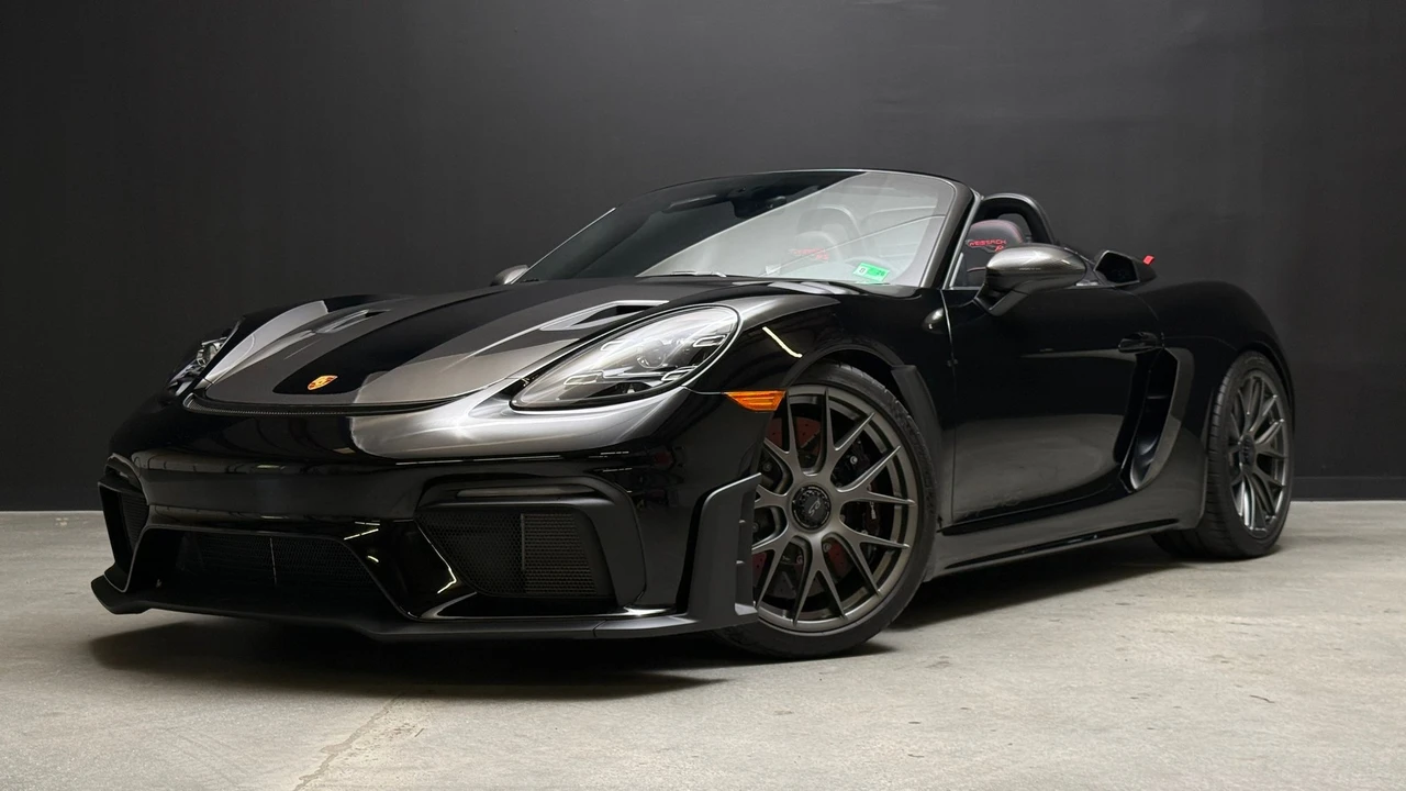 2025 Porsche - Image 3 of 16
