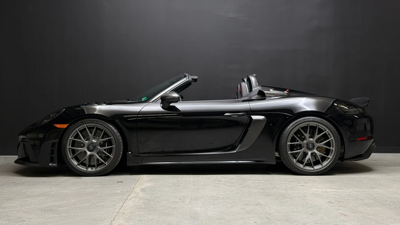 2025 Porsche - Image 4 of 16