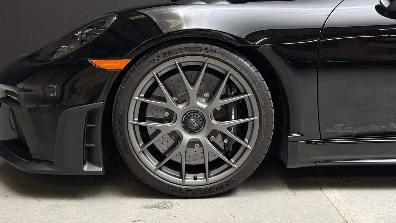 2025 Porsche - Image 9 of 16