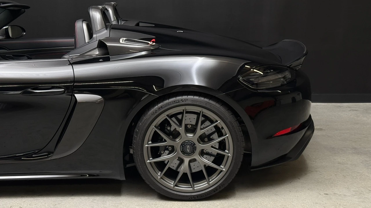 2025 Porsche - Image 10 of 16