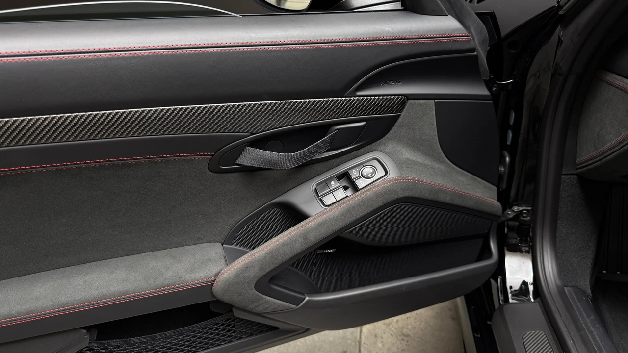 2025 Porsche - Image 14 of 16