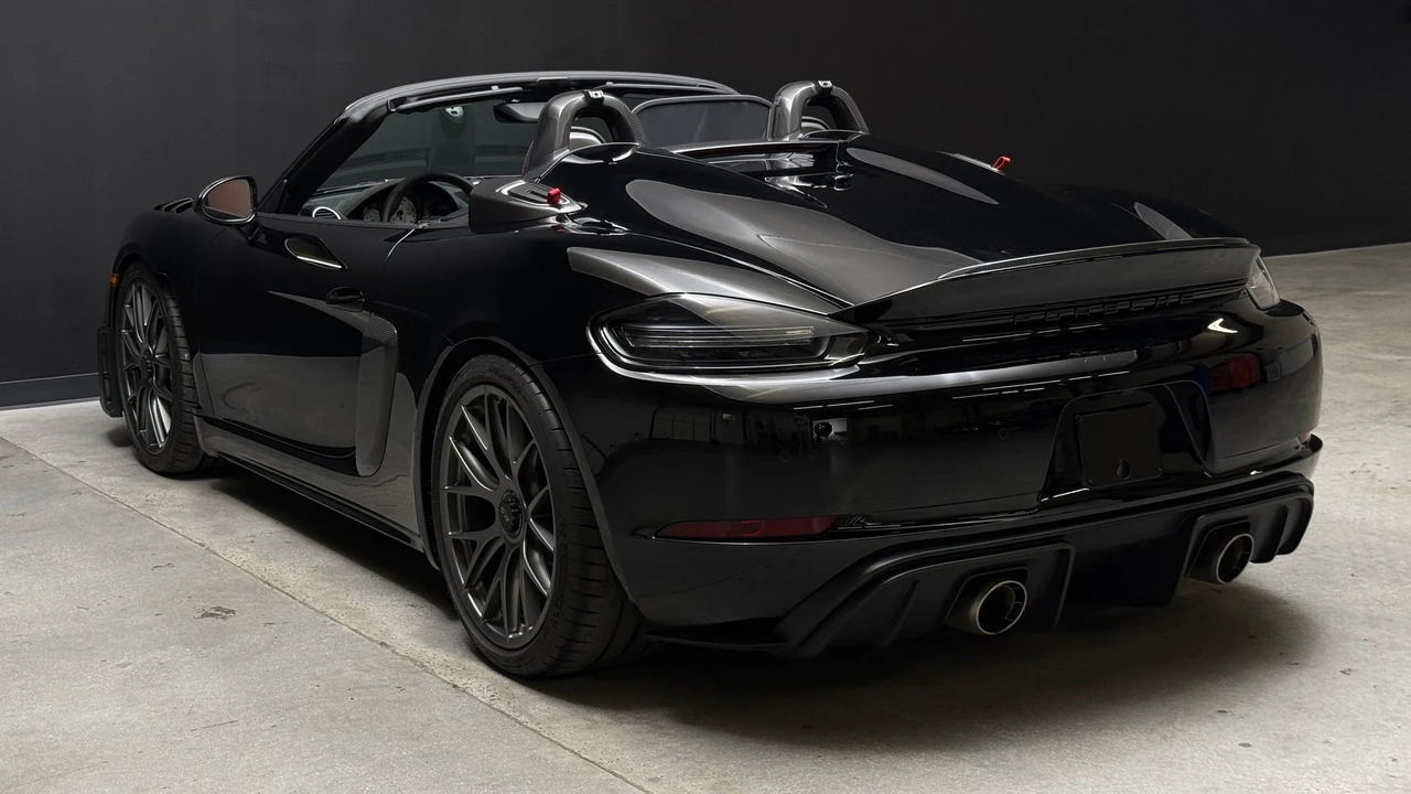 2025 Porsche - Image 8 of 16