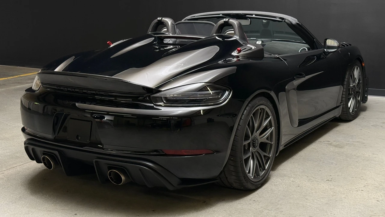 2025 Porsche - Image 5 of 16